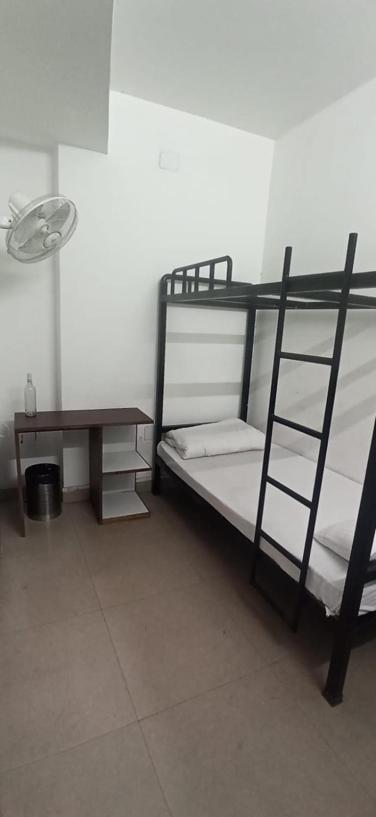 Travelers Hostel Guwahati Exterior foto
