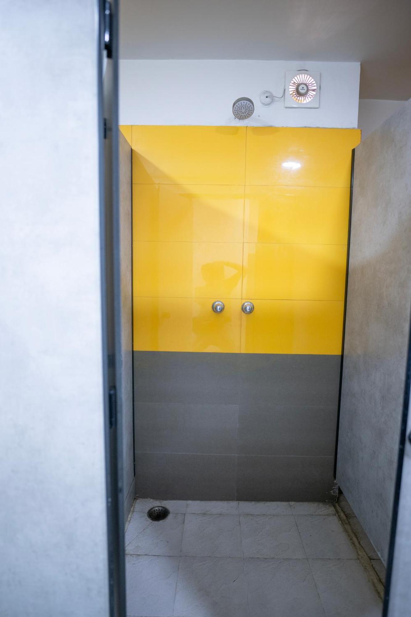 Travelers Hostel Guwahati Exterior foto